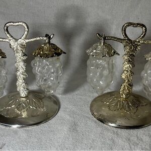2 Salt & Pepper Shakers Hanging Glass Grapes Grapevine Stand Vintage